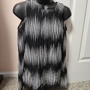 VENUS Cold Shoulder Top